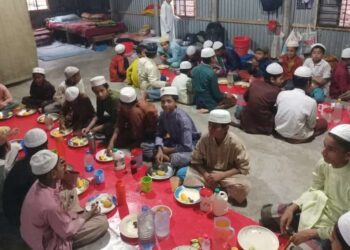 এতিম শিশুদের সাথে আদিফা মেমোরিয়াল ট্রাস্টের ইফতার ও রাতের খাবার