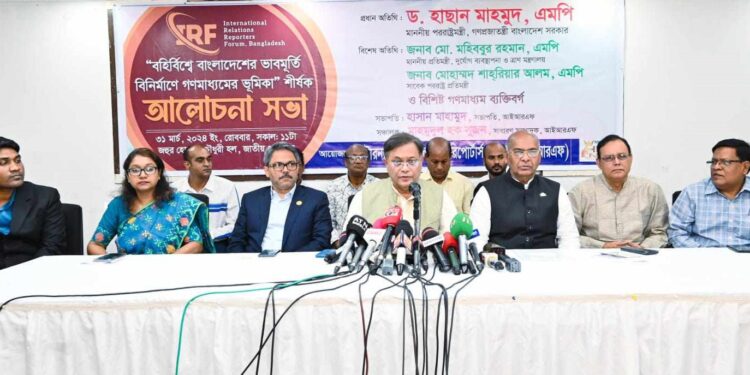 বহির্বিশ্বে দেশের ইতিবাচক ভাবমূর্তি তুলে ধরুন : পররাষ্ট্রমন্ত্রী