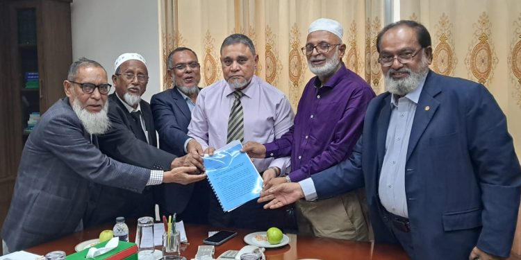 প্রধান নির্বাচন কমিশনার কে স্মারকলিপি প্রদান করেন বরগুনা জেলা সমিতি,ঢাকা