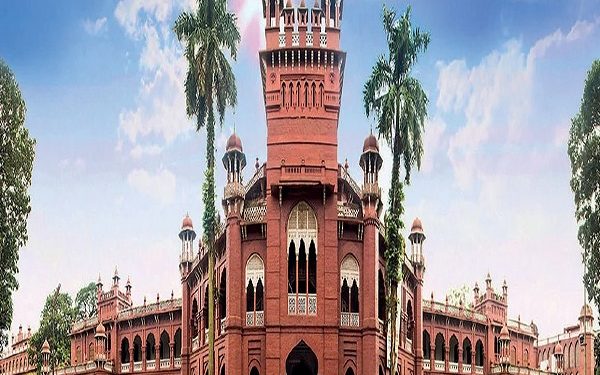 উপাচার্য পরিদর্শন করলেন ঢাবির কলা ভবন সংলগ্ন রাস্তা ও লিফট সংস্কারের কাজ