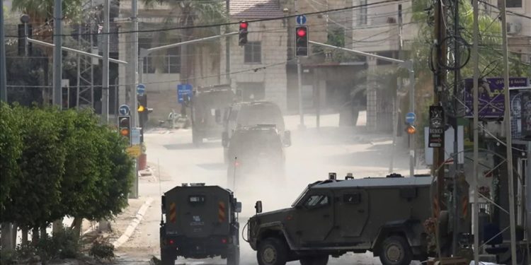 পশ্চিম তীরে বিদেশি কূটনৈতিক দলকে লক্ষ্য করে ইসরায়েলি বাহিনীর গুলি