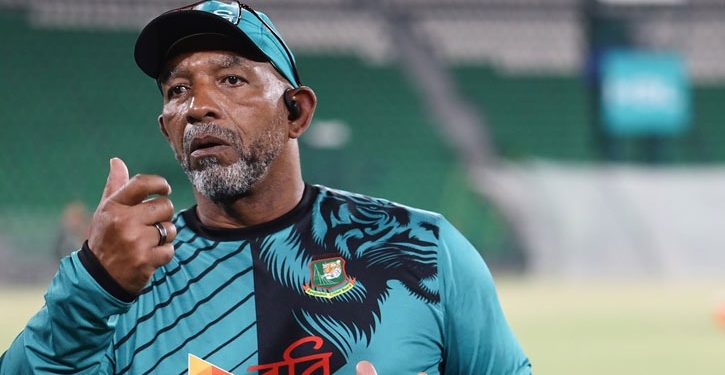 পাকিস্তানে ঘুরে দাঁড়াতে মরিয়া বাংলাদেশ