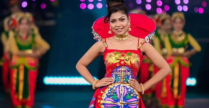 বিশ্বমঞ্চে বাংলাদেশের ‘রিকশা গাউন’