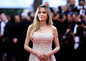 ১৪ বছর পর লাল গালিচায় দ্যুতি ছড়ালেন অ্যাঞ্জেলিনা জোলি