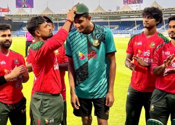 সিরিজ জিততে আমিরাতকে ২০৬ রানের লক্ষ্য বাংলাদেশের