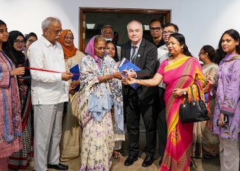 রাজধানীর দৃক গ্যালারিতে আইএলও এবং বিলস আয়োজিত চিত্রে শিশুযত্ন শীর্ষক আলোকচিত্র প্রদর্শনীর শুরু