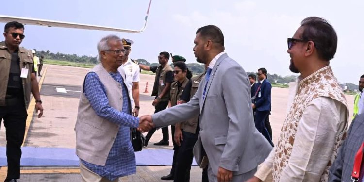 প্রধান উপদেষ্টা হিসেবে এই প্রথমবারের মতো আজ নিজ জেলা চট্টগ্রামে