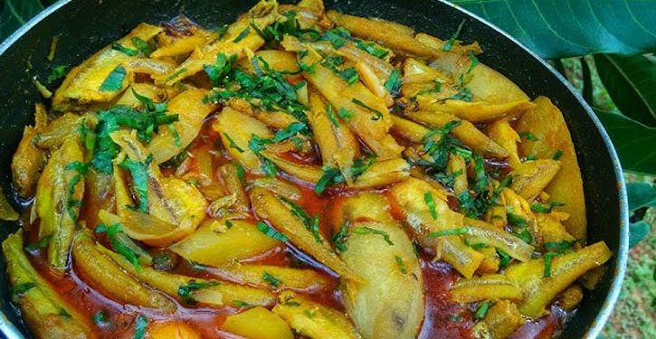 গরমে অরুচি কমাবে ‘কাঁচা আম-ছোট মাছের তরকারি’