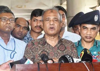 ঈদের আগে পোশাক শ্রমিকদের বেতন পরিশোধের নি‌র্দেশ স্বরাষ্ট্র উপদেষ্টার