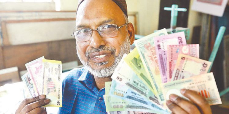 বাংলাদেশের টাকার নকশাগুলো কার হাতে গড়া, জানেন