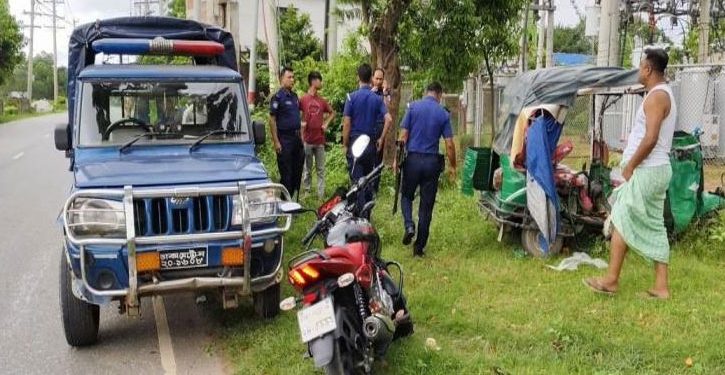 গাজীপুরে সড়ক দূর্ঘটনায় মা-ছেলেসহ নিহত ৩