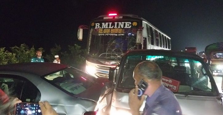 এক্সপ্রেসওয়ের শ্রীনগরে ৩ গাড়ির সংঘর্ষ, নিহত ১