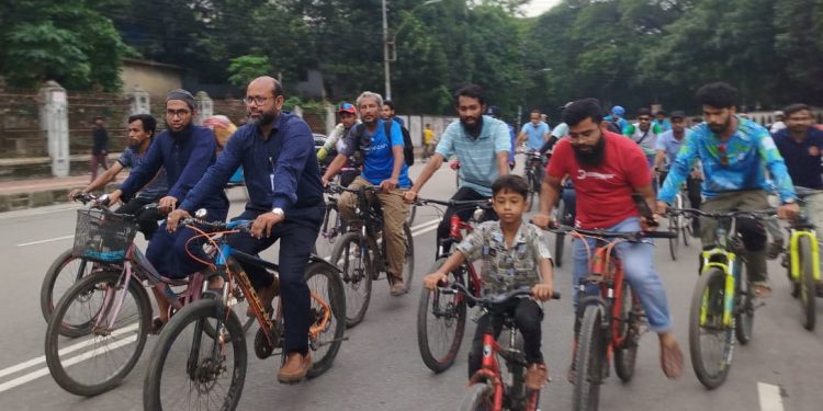 ঢাবিতে বিশ্ব বাইসাইকেল দিবস উপলক্ষে সাইকেল র্যালি অনুষ্ঠিত