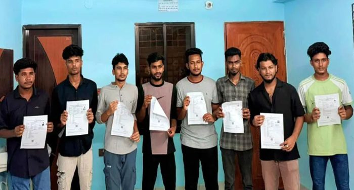 অবশেষে বোর্ডের সহযোগিতায় পরীক্ষা দিল বঞ্চিত ১৬ শিক্ষার্থী