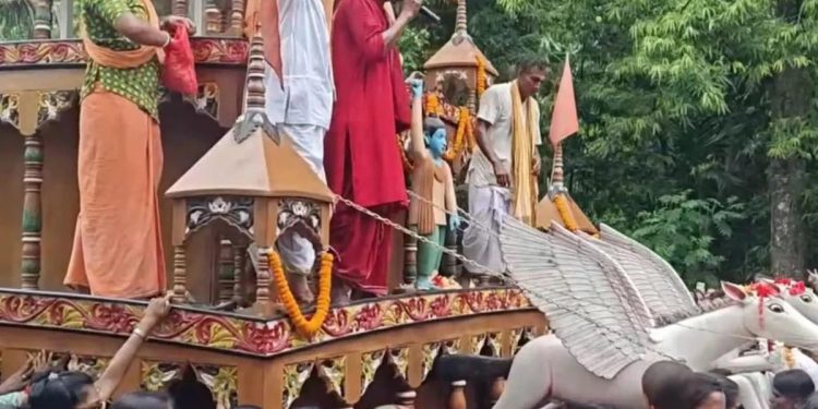 বাগেরহাটে শতবর্ষের ঐতিহ্যবাহী রথযাত্রা শুরু, ১৫ দিনব্যাপী মেলায় উৎসবের আমেজ