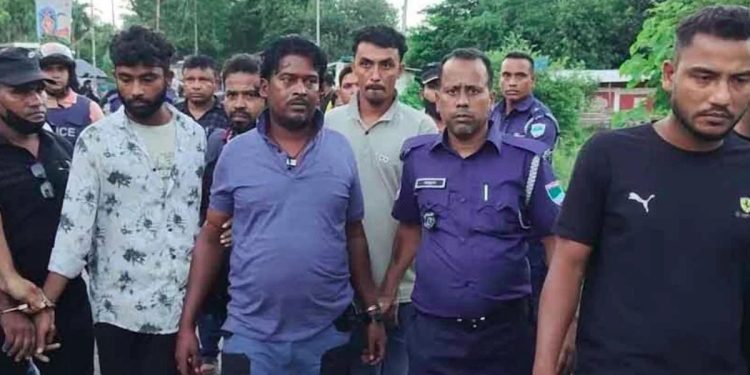 বাগেরহাটে চার বিদেশি পিস্তলসহ ১১ সন্ত্রাসী আটক