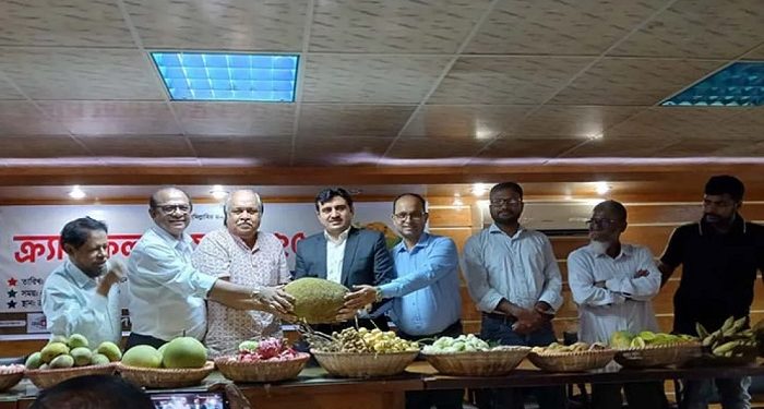 ক্র্যাবের ফল উৎসবে দেশীয় নানা ফলের সমাহার