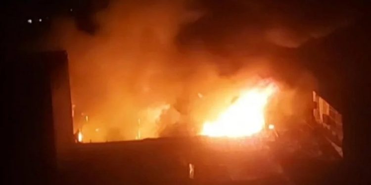 হাজারীবাগ ট্যানারি গলিতে ভয়াবহ আগুন