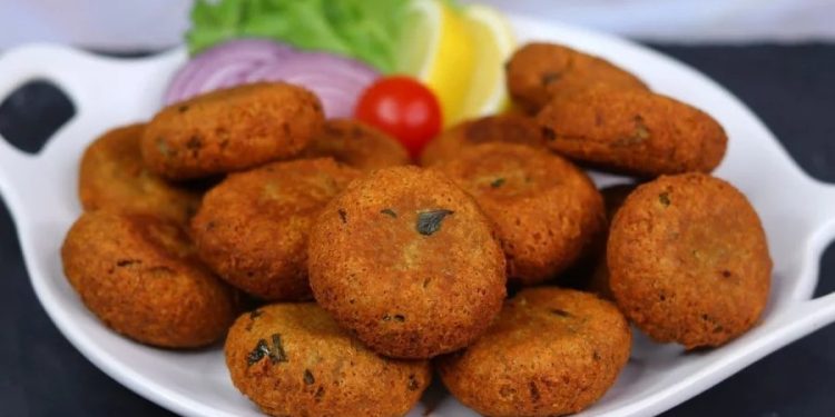 ব্লেন্ড করার ঝামেলা ছাড়াই যেভাবে বানাবেন গরুর মাংসের টিকিয়া