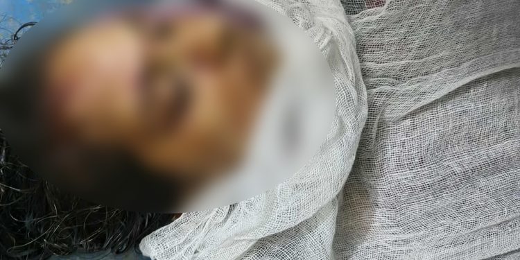 বাকেরগঞ্জে গৃহবধূকে গলাকেটে হত্যা