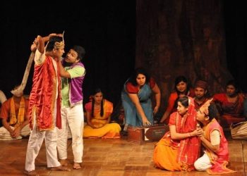 দীর্ঘ বিরতির পর ঢাকা পদাতিক’র গ্রাম বাংলার শেকড়ের নাটক পাইচো চোরের কিচ্ছা আবারো মঞ্চে ফিরেছে