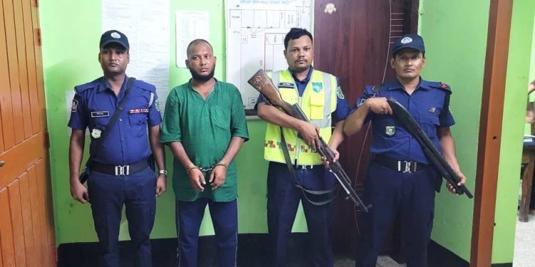 নাটোরে বাসচাপায় ৪ জন নিহতের ঘটনায় চালক গ্রেপ্তার