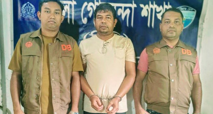 অস্ত্রসহ সাবেক ইউপি চেয়ারম্যান গ্রেপ্তার