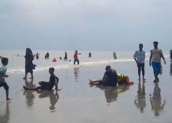 কাঙ্ক্ষিত পর্যটক নেই কুয়াকাটা সমুদ্র সৈকতে