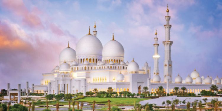 শেখ জায়েদ গ্র্যান্ড মসজিদে রেকর্ডসংখ্যক দর্শনার্থীর উপস্থিতি