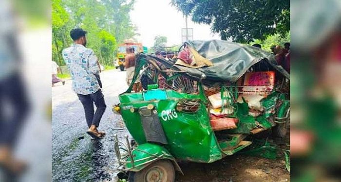 কালিয়াকৈরে ট্রাক-অটোরিকশা সংঘর্ষে একই পরিবারের তিনজনসহ নিহত ৪