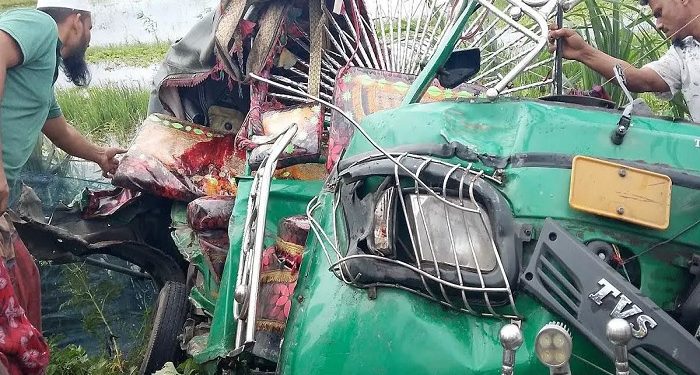 টাঙ্গাইলের বাস-সিএনজি সংঘর্ষে নিহত ৩