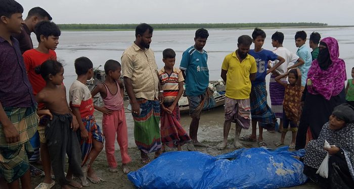 বলগেটের ধাক্কায় মাছধরার ট্রলার ডুবি, নিহত ১