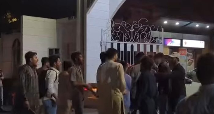 আ.লীগ নেতাকে গ্রেপ্তারের দাবিতে বিয়ের অনুষ্ঠান ঘিরে বিক্ষোভ