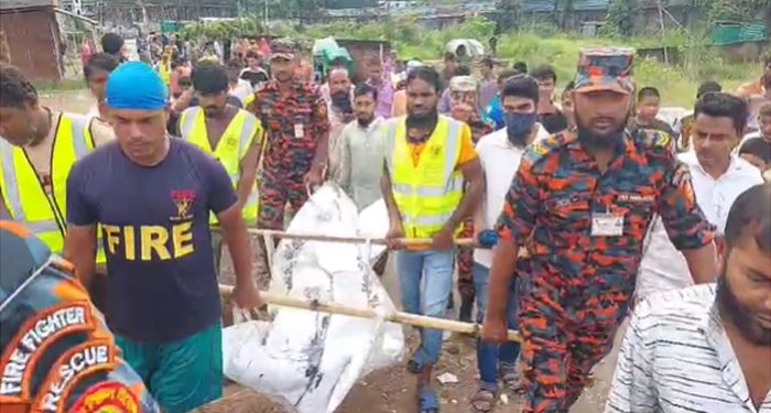ম্যানহোলে পড়ে নিখোঁজ সেই নারীর মরদেহ মিললো বিলে