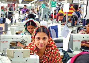 গত অর্থবছরে বাংলাদেশের তৈরি পোশাক রপ্তানির প্রবৃদ্ধি ৮ দশমিক ৮৪ শতাংশ