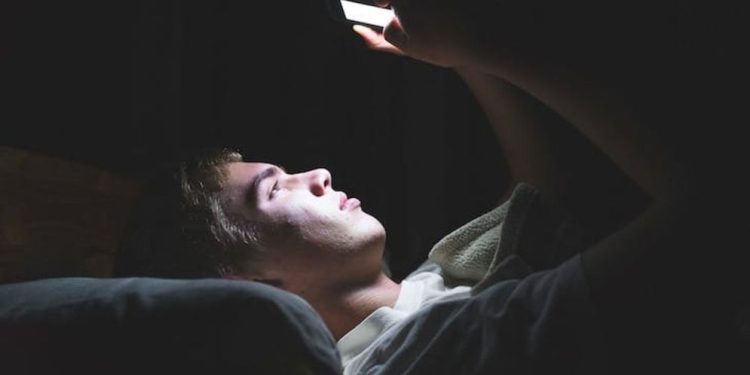 মোবাইল আসক্তি থেকে বেরিয়ে আসার উপায়