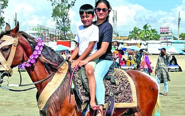 মাইলস্টোন স্কুল অ্যান্ড কলেজ বিমান ট্র্যাজেডি,শেষযাত্রায়ও বোন নাজিয়ার সঙ্গী নাফি