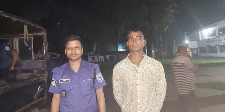 সেনাকর্মকর্তা সেজে তরুণীদের সঙ্গে প্রতারণা, যুবক আটক