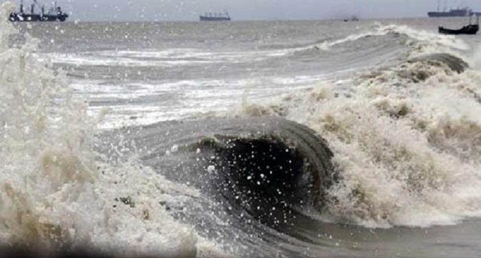 সাগরে লঘুচাপের সৃষ্টি, সমুদ্রবন্দরে ৩ নম্বর সতর্ক সংকেত