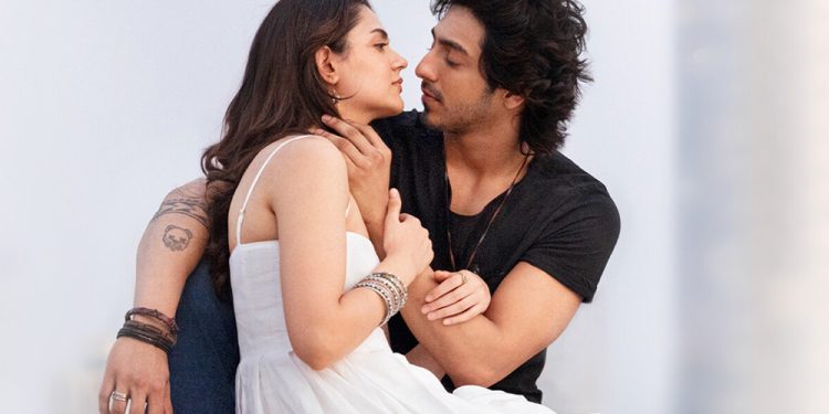 নতুন জুটিতে বলিউড মাত, রেকর্ড গড়ল ‘সাইয়ারা’