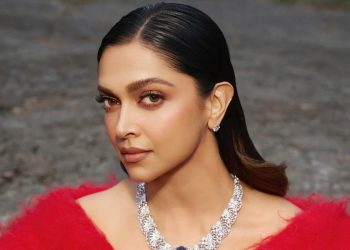 হলিউড ওয়াক অব ফেমে জায়গা পাচ্ছেন দীপিকা, তবে গুনতে হবে ১ কোটি