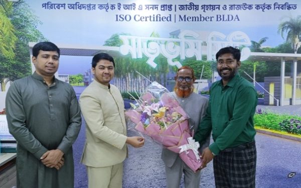 বীর মুক্তিযোদ্ধা এবিএম হানিফ মাস্টার মুক্তিযোদ্ধা কে মাতৃভূমি গ্রুপের পক্ষ থেকে ফুলেল শুভেচ্ছা