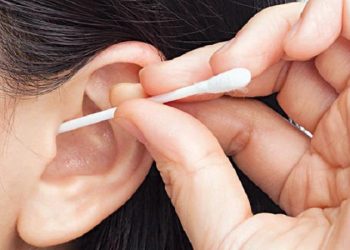 কানে পানি ঢুকলে