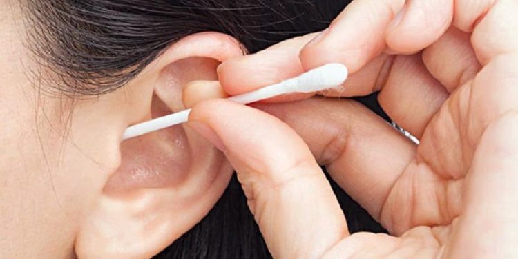 কানে পানি ঢুকলে