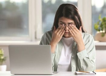 ত্রিশ পেরোলেই চোখের পরীক্ষা জরুরি