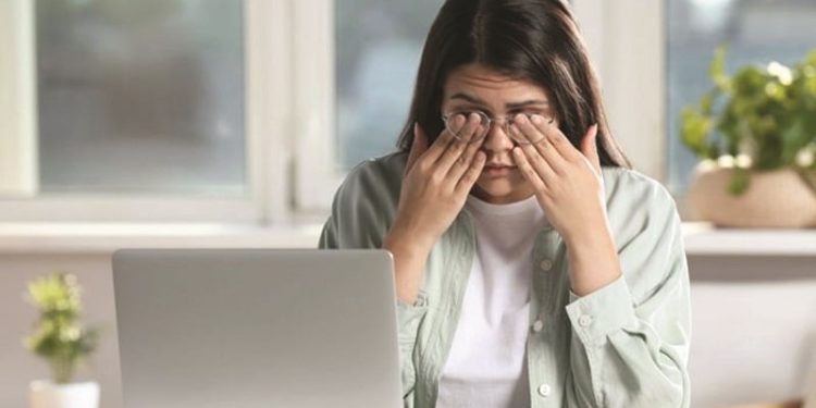 ত্রিশ পেরোলেই চোখের পরীক্ষা জরুরি