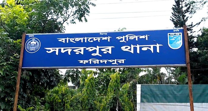 ফরিদপুরে ইজিবাইকের চাপায় প্রাণ গেল শিশু শিক্ষার্থীর