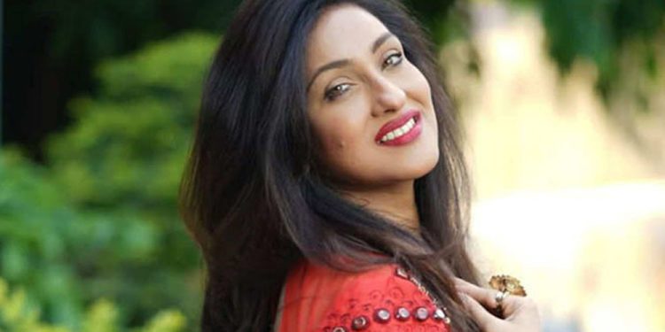 ‘নারীর একাধিক পুরুষ বন্ধু থাকলে অনায়াসে তাকে চরিত্রহীন বলা যায়’