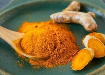 বেশি হলুদ খেলে কী হয়