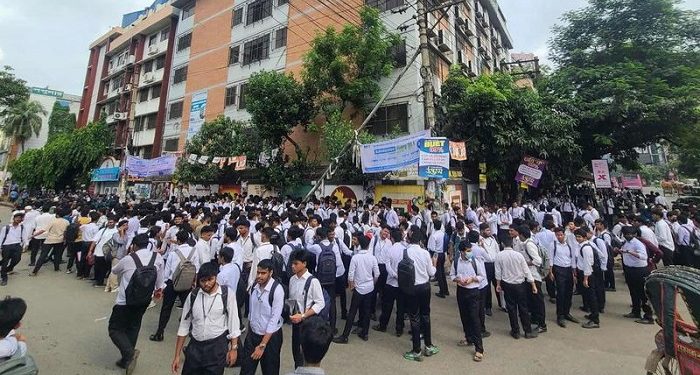 অধ্যক্ষের পদত্যাগ দাবিতে ফের উত্তাল ঢাকা সিটি কলেজ
